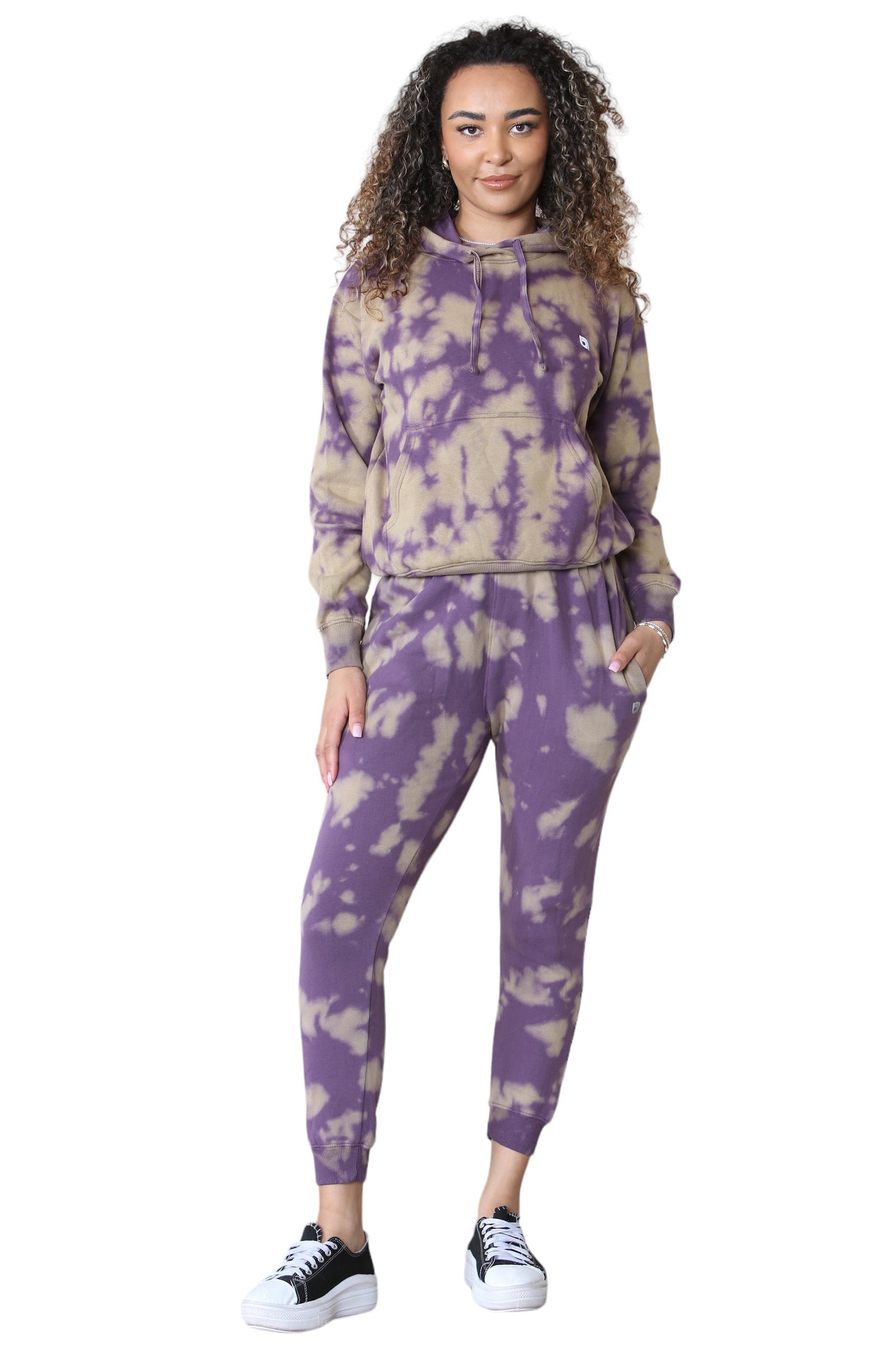 Women tye die