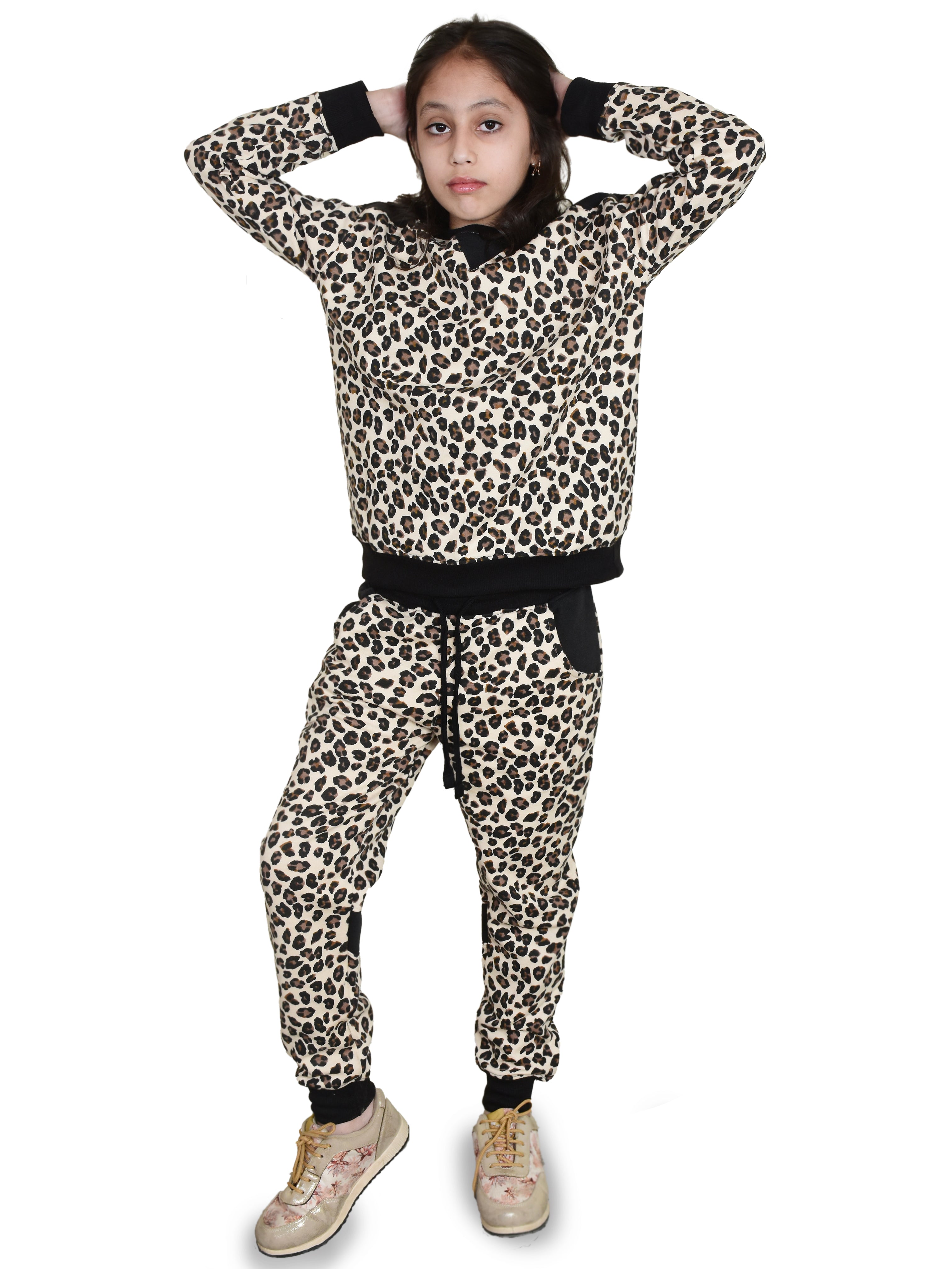 Girls patterend tracksuit set